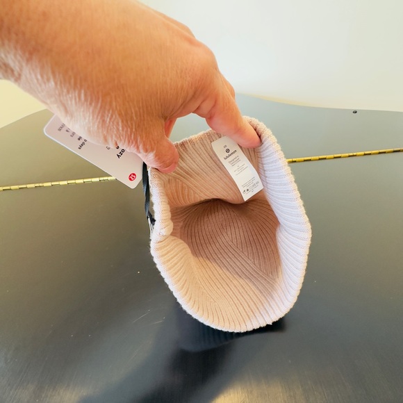 NWT Cozy Athleisure Minimalist Lululemon Twist of Cozy Wool Knit Beanie/Hat - Picture 14 of 17